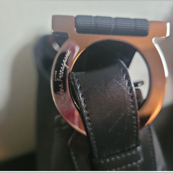 Salvatore Ferragamo Gancini Hobo Bag - Picture 4 of 10